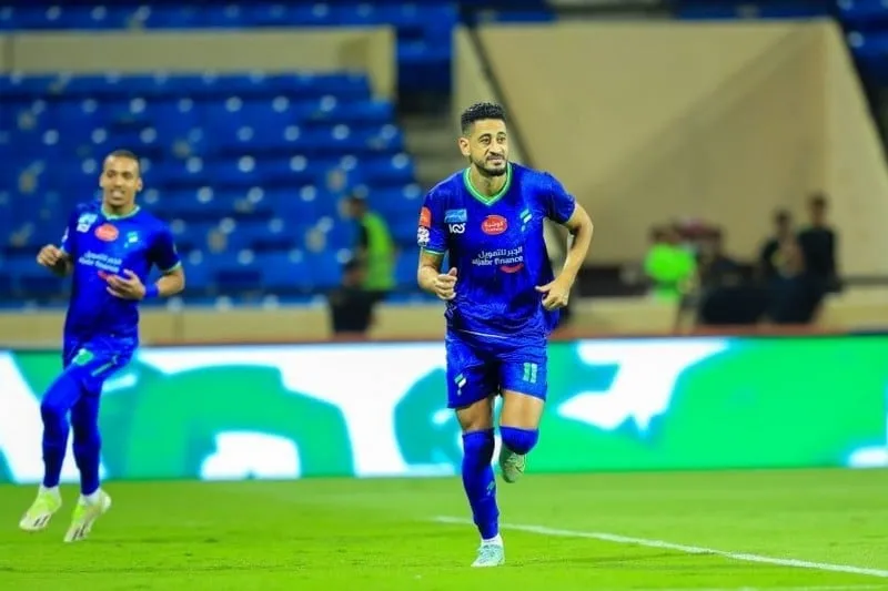 الفتح يواجه الرائد في دوري روشن