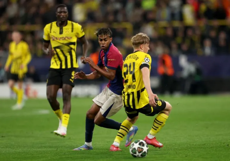 ملخص تأهل برشلونة أمام دورتموند.. غيراسي يتألق وبرشلونة يعبر لنصف النهائي