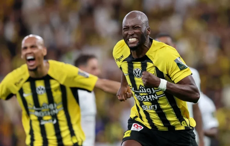 جدل تحكيمي بعد إقصاء الشباب من نصف نهائي كأس الملك أمام الاتحاد