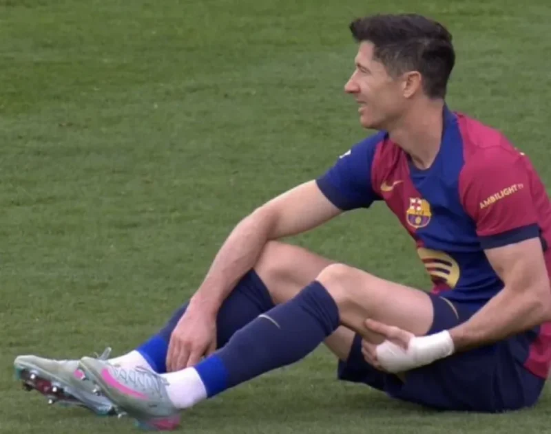 إصابة ليفاندوفسكي تصدم برشلونة قبل نهائي كأس الملك وموقعة دوري الأبطال!