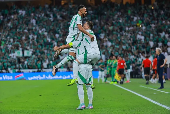 فيديو .. الأهلي السعودي يقسو على الهلال بثلاثية ويتأهل الى نهائي دوري أبطال أسيا للنخبة