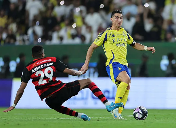 رونالدو يتألق بثنائية ويقود النصر للفوز على الرياض في دوري روشن السعودي