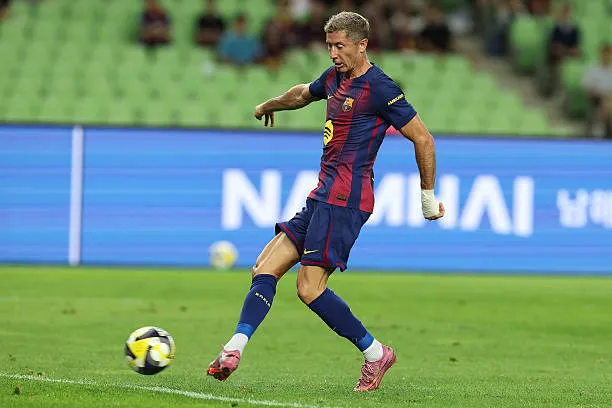 روبرت ليفاندوفسكي لاعب برشلونة