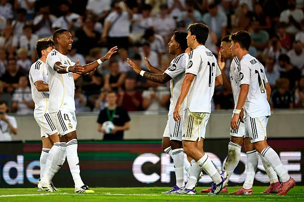لاعبي ريال مدريد الإسباني