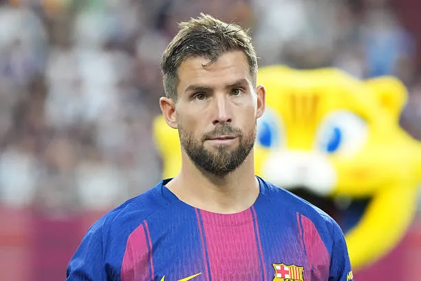 رد فعل صادم من نجم برشلونة بعد رحيل إينيغو مارتينيز